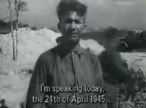 Ein angeblicher Arzt Fritz Klein
                            spricht angeblich am 24. April 1945 vor dem
                            Massengrab