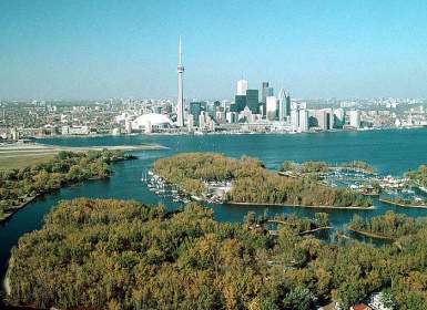 Toronto mit Inseln bei Sonnenschei