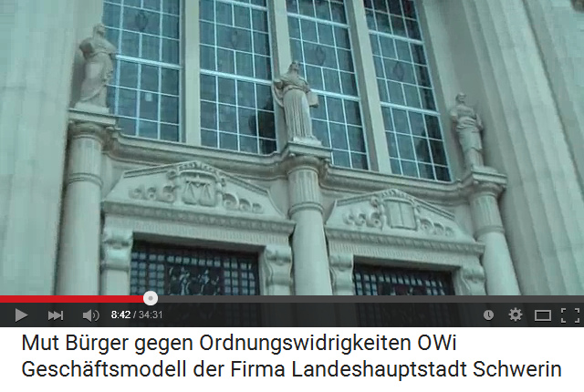 Schwerin: Justizia-Statuen
                  mit fehlenden Armen
