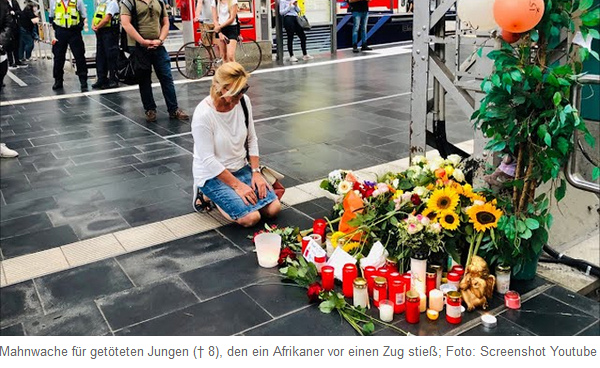 Mahnwache am 30.7.2019 f�r den am 29.7.2019
              ermordeten 8 Jahre alten Bub am Frankfurter Hauptbahnhof