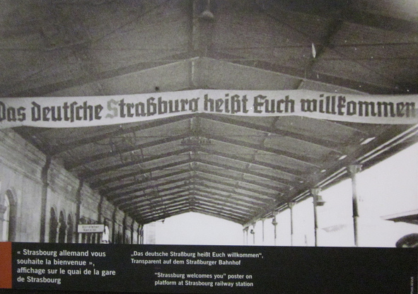 Der Willkommenstext am Bahnhof
              Strassburg im Sommer 1940 (Das deutsche Strassburg heisst
              euch willkommen) - aber das galt nur fr deutsch gesinnte
              Menschen