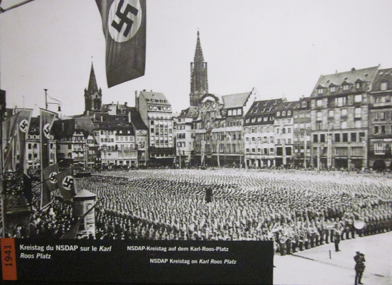 Nazi-Kreistag auf dem Roosplatz
                  (franzsisch: Kleberplatz) in Strassburg