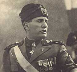 Mussolini retrato
                        1922 apr.: Su "Marcha a Roma" fue
                        modelo para la "Marcha a M�nich" del
                        grupo de Hitler