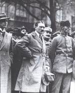 Hitler 1923 con adherentes
                                  durante el golpe de estado en M�nich