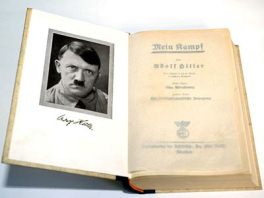 Mi
                          Lucha (Mein Kampf) 1925 (02), t�tulo con
                          retrato de Hitler