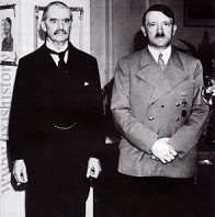 September 1938: Chamberlain (left)
                                and Hitler (right) at Conference of
                                Munich (Munich Conference with Munich
                                agreement of 1938).