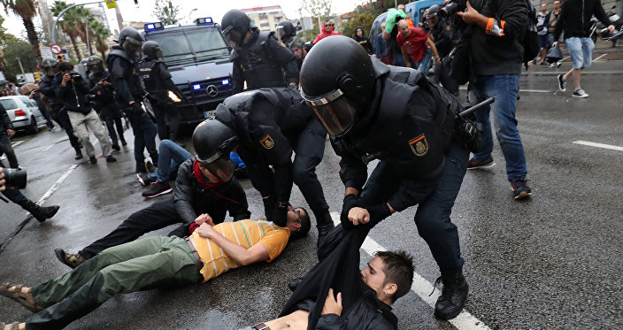 Schl�gerpolizei von Madrid in Barcelona, 2.
                    Oktober 2017