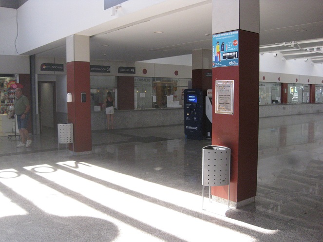 Desaster in Salamanca im Busbahnhof 18.9.2025:
                  Fast alle Schalter der Busfirmen sind geschlossen 01