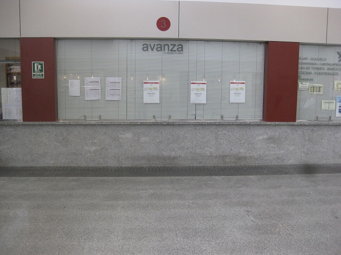 Salamanca
                  Busbahnhof 18.9.2025: Fast alle Schalter der Busfirmen
                  sind geschlossen 03, hier die wichtige Busfirma
                  "Avanza"