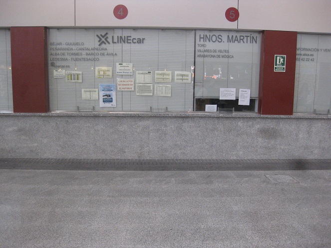 Salamanca
                  Busbahnhof 18.9.2025: Fast alle Schalter der Busfirmen
                  sind geschlossen 04, hier die Busfirmen LINEcar und
                  Hermanos Mart�n