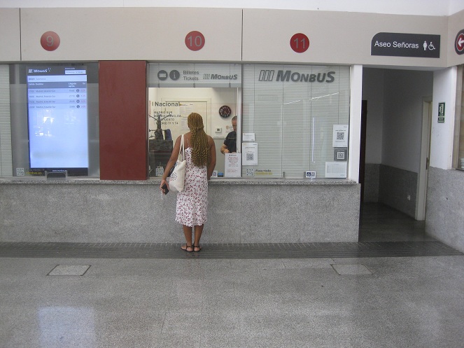 Salamanca Busbahnhof 18.9.2025: Nur der Schalter
                  der Busfirma Monbus ist ge�ffnet