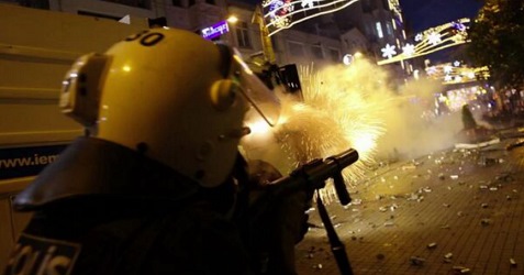 T�rkische Schl�gerpolizei 34, Feuerwerk