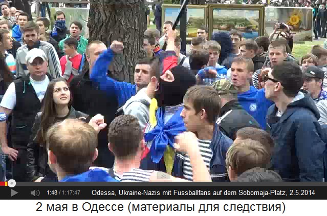 Sobornaja-Platz in Odessa am 2. Mai
                        2014, Aufhetzung mit Nazi-Fhrer 06 und Fans
                        machen Fuste 02