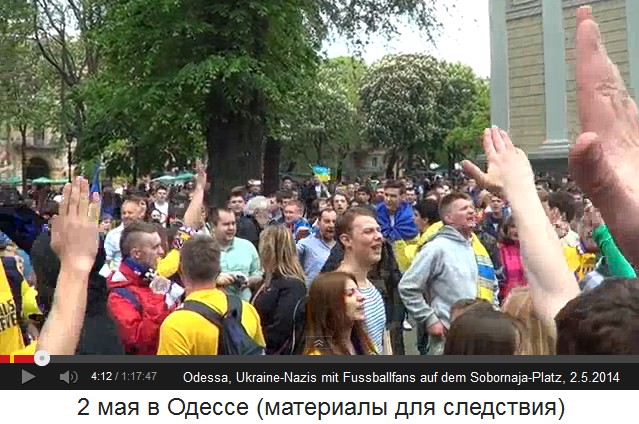 Sobornaja-Platz in Odessa am 2. Mai
                        2014, der Nazi-Fhrer mit "Heil
                        Ukraine" und Hitlergrsse