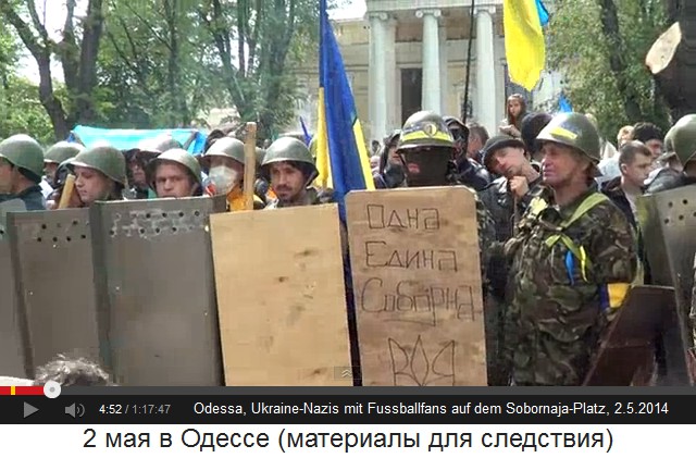 Sobornaja-Platz in
                            Odessa am 2. Mai 2014, paramilitrische
                            Nazi-Truppen in Wartestellung