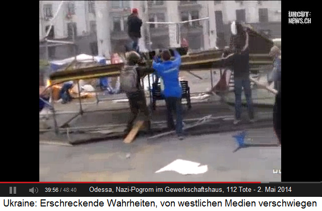 Pogrom in Odessa,
                    vom 2.5.2014: Der Rechte Block reisst beim
                    Gewerkschaftshaus die B�hne ab