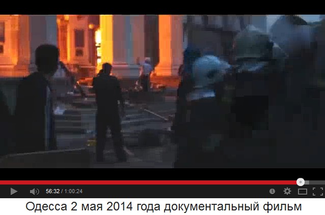 Ein
                    Feuerwehrauto erreicht das Gewerkschaftsgeb�ude von
                    Odessa 04