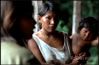 Orinoco Delta Venezuela: Indio-Frau mit
                          Baby / native woman with baby