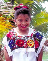 Yucatan : Maya Mädchen in
                            traditioneller Kleidung / chica en vestidos
                            traditionales / girl in traditional
                            clothing