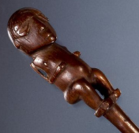 Holzfigur
                eines Ausserirdischen aus Tahiti, ethnologische Sammlung
                der Uni G�ttingen