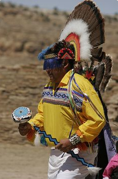 Acoma-Pueblo-Ureinwohner-T�nzer mit Kost�m
