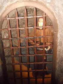Inquisition im Vizek�nigreich Peru in
                          Lima: Haft in einer dunklen Minizelle