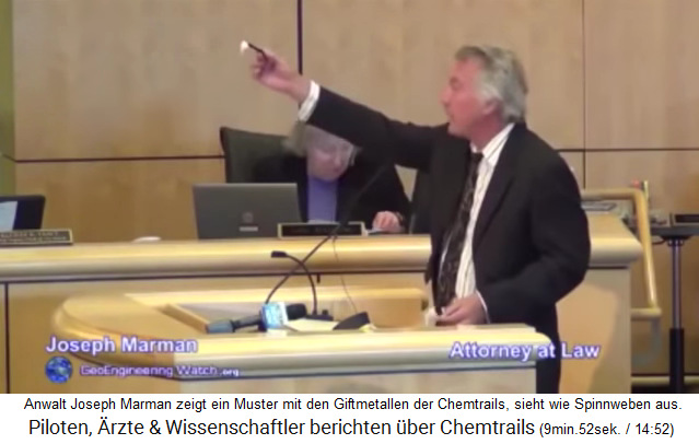 Anwalt Joseph Marman
                                            zeigt seine Probe mit den
                                            Chemtrail-Metallen, die wie
                                            ein Spinnennetz aussehen