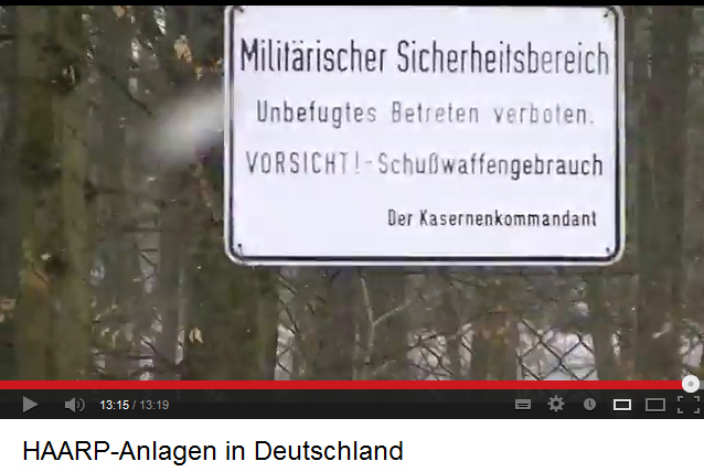 Warnschild vor dem
                                  Sperrgebiet: "Milit�rischer
                                  Sicherheitsbereich. Unbefugtes
                                  Betreten verboten. VORSICHT! -
                                  Schuswaffengebrauch. Der
                                  Kasernenkommandant