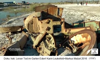 Nasiriya, ein strahlend-radioaktives Panzer-Wrack neben einem Fussballplatz Nasiriya, ein strahlend-radioaktives Panzer-Wrack neben einem Fussballplatz