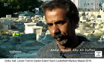 Der Kinderfriedhof von Basra, der Totengr�ber Abdul Hassan Abu Ali Daffan schildert die Katastrophe mit den toten Kindern durch den Uranstaub