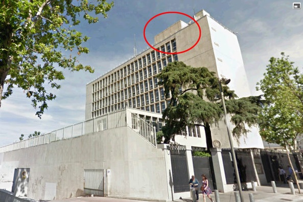 "US"-Botschaft in Madrid mit
                          Spionagekubus