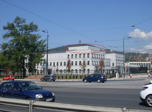 "US"-Botschaft in Sarajewo
                          mitSpionagekubus