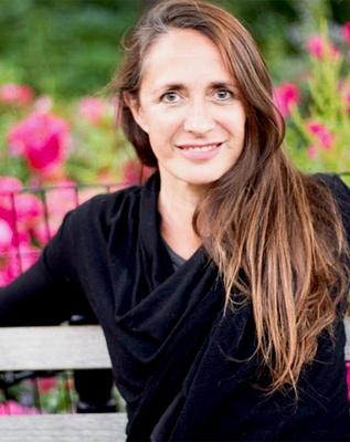 Anneke Lucas,
                  portrait
