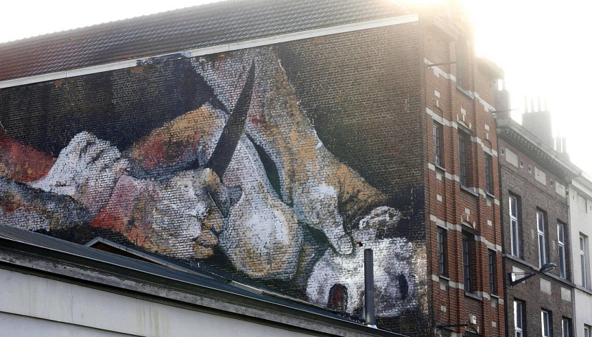 Brüssel:
                    Satanistische Wandmalerei mit einem Kinderopfer mit
                    Messer, offiziell als "Abraham und Isaac"
                    bezeichnet